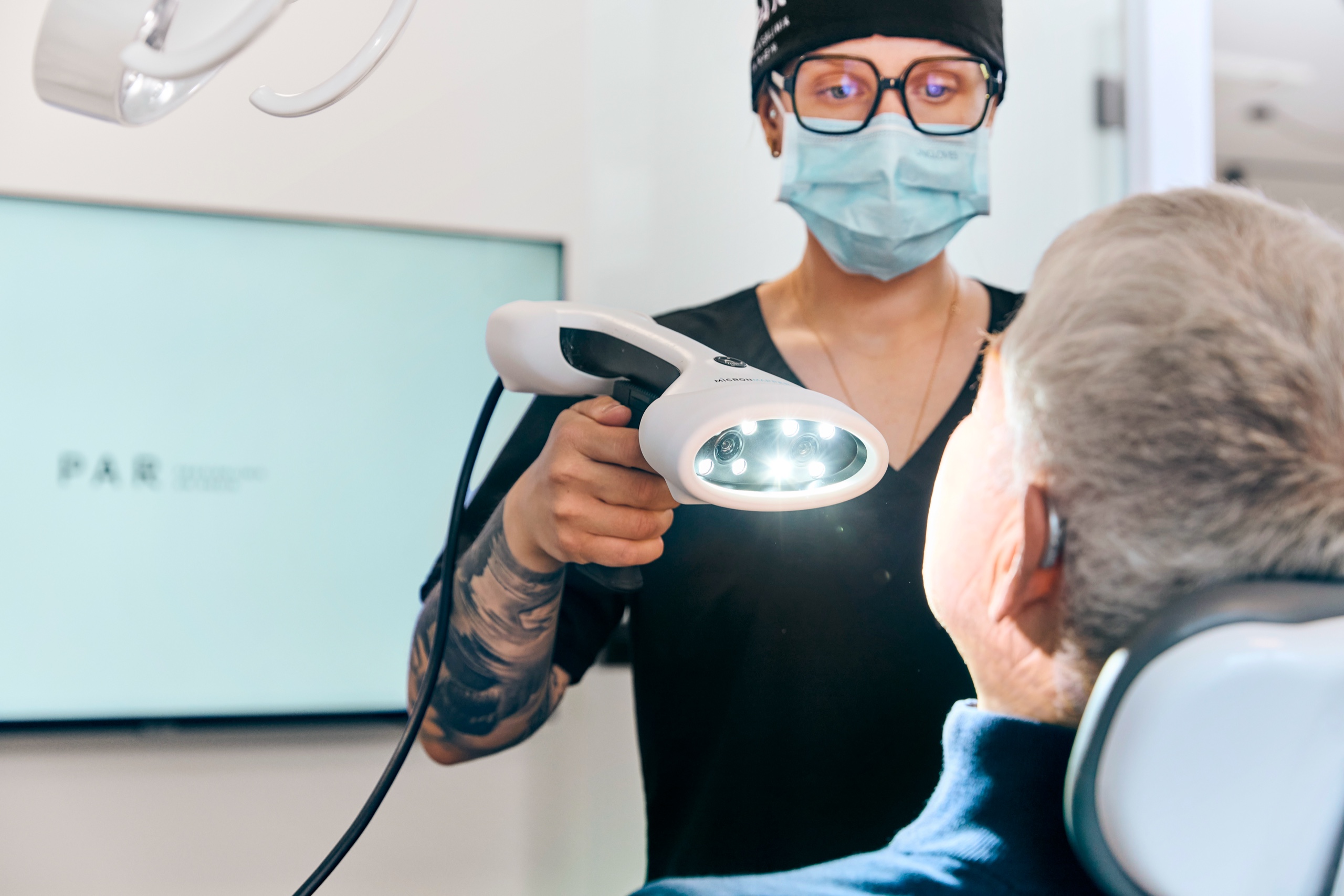 Digitale Vermessung der Implantatlage mit einer Photogrammetrie-Kamera am Behandlungsplatz